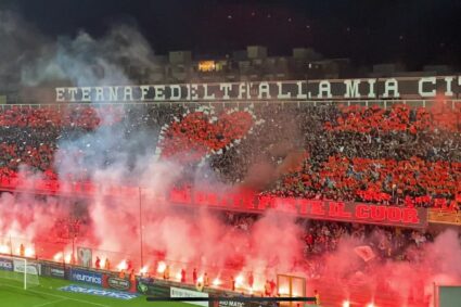 Roma-Inter, the South Stand honours the three Foggia ultras who tragically passed away: “Always with us”